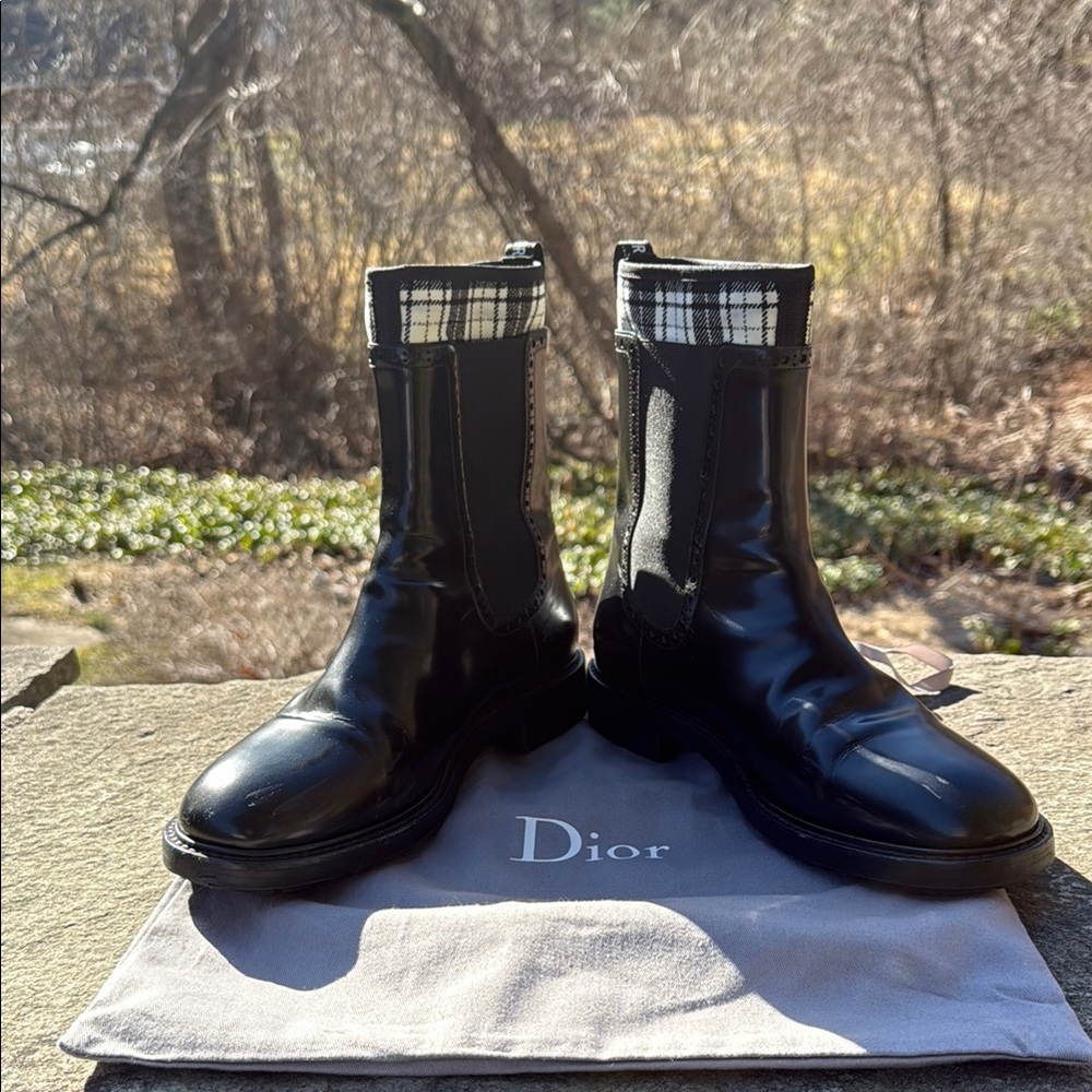 BUY NOW - $250 Firm - Mail tomorrow 
Dior Black Leather Lug Sole Boots